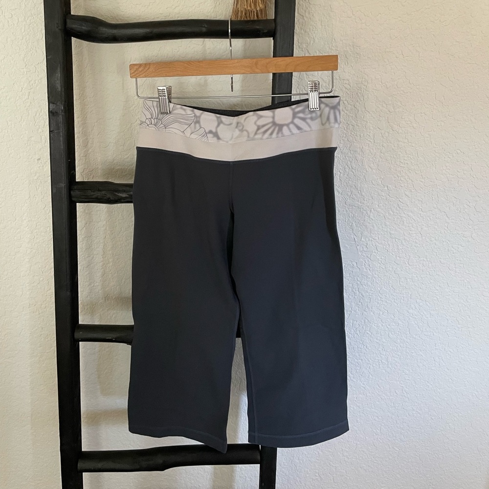Women’s Lululemon cropped pants